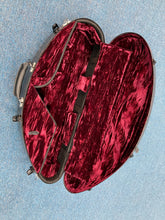 Load image into Gallery viewer, ACCORD Tenor Saxophone Case